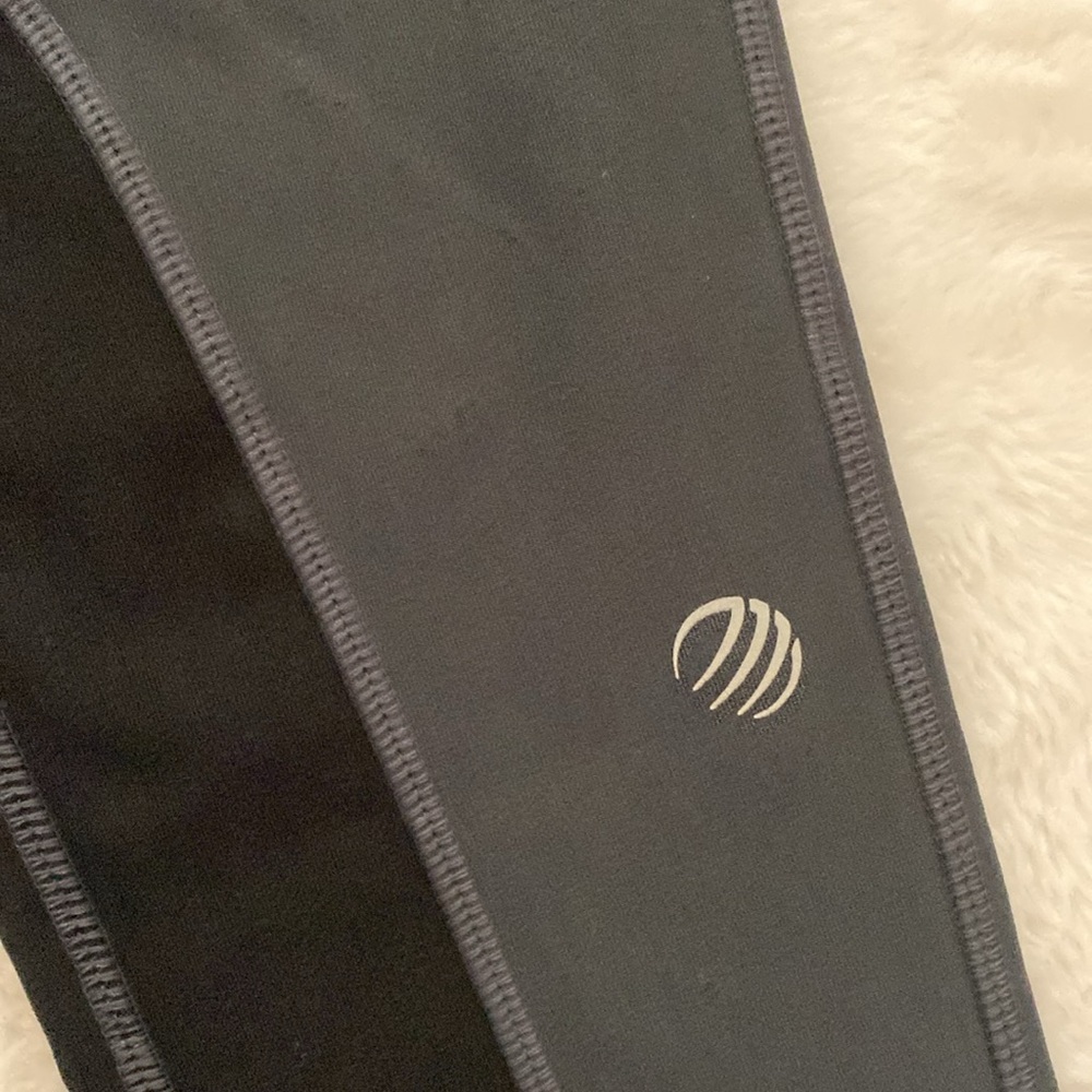 MPG Yoga Leggings - Picture 5 of 6